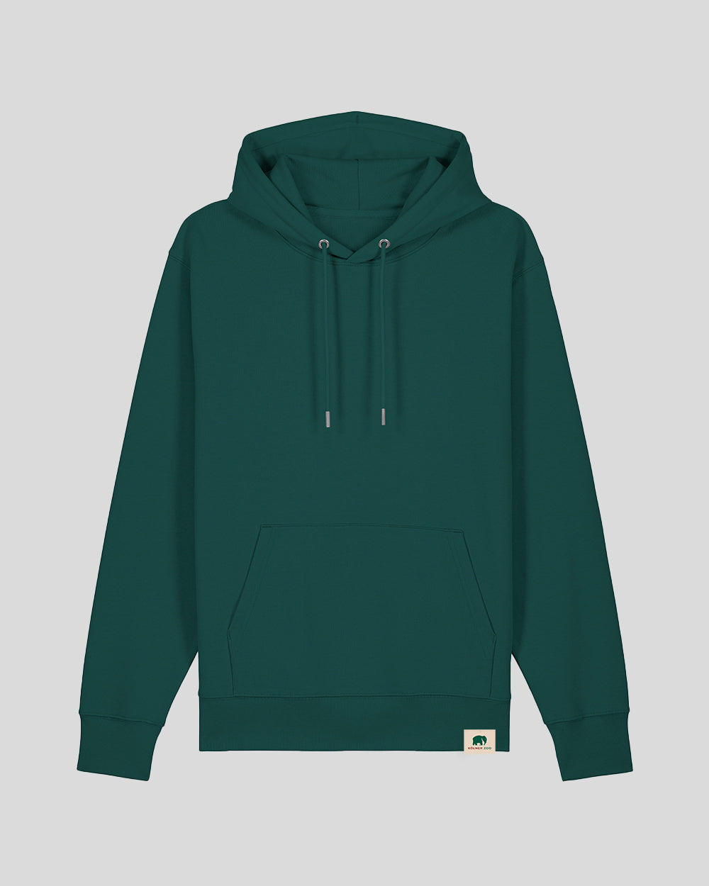 Schlichter, dunkelgrüner Kapuzenpullover mit Kordelzug und Kängurutasche. Am unteren Saum ist ein kleines Label mit Elefantenlogo und Schriftzug ‚Kölner Zoo‘ eingenäht.