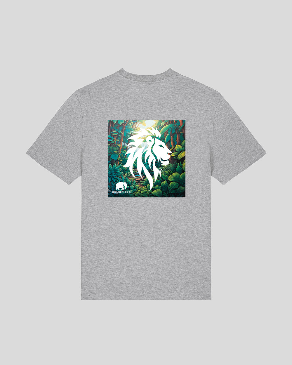 Hellgraues T-Shirt mit großem, quadratischem Aufdruck auf dem Rücken. Der Druck zeigt einen stilisierten, weißen Löwenkopf vor einem dichten, tropischen Dschungelhintergrund. Unten im Motiv ist ein kleines weißes Logo mit einem Elefanten und der Aufschrift „Kölner Zoo“
