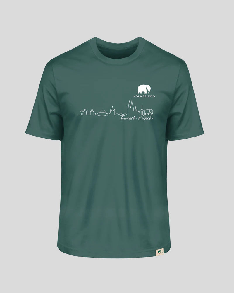 Dunkelgrünes T-Shirt mit einem weißen minimalistischen Design auf der Vorderseite. Das Motiv zeigt die Skyline von Köln in Linienzeichnung, inklusive markanter Gebäude wie dem Kölner Dom. Rechts ist ein Elefant mit einem Jungtier abgebildet sowie der Schriftzug „KÖLNER ZOO“. Darunter steht in handschriftlicher Schrift „Tierisch Kölsch“. Ein kleines Etikett mit einem Elefantenlogo befindet sich am unteren Saum.