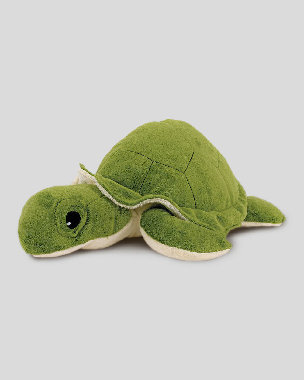 Grüne Stoff-Schildkröte mit weich gepolstertem Panzer und beigefarbener Unterseite. Die Plüschfigur liegt flach auf dem Bauch, hat große schwarze Knopfaugen und ist kindgerecht gestaltet.